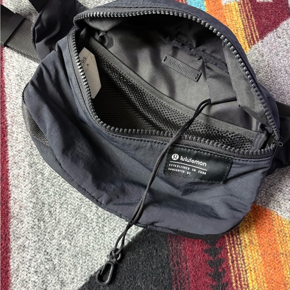 lululemon athletica Clean Lines Belt Bag - Picture 2 of 7